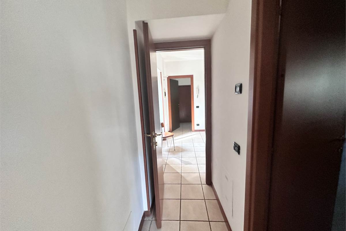 ERBA:APPARTAMENTO CON GIARDINO