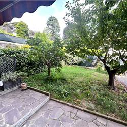 ERBA:APPARTAMENTO CON GIARDINO
