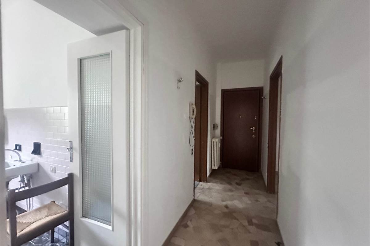 MERONE: VILLA CON 2 APPARTAMENTI E GIARDINO