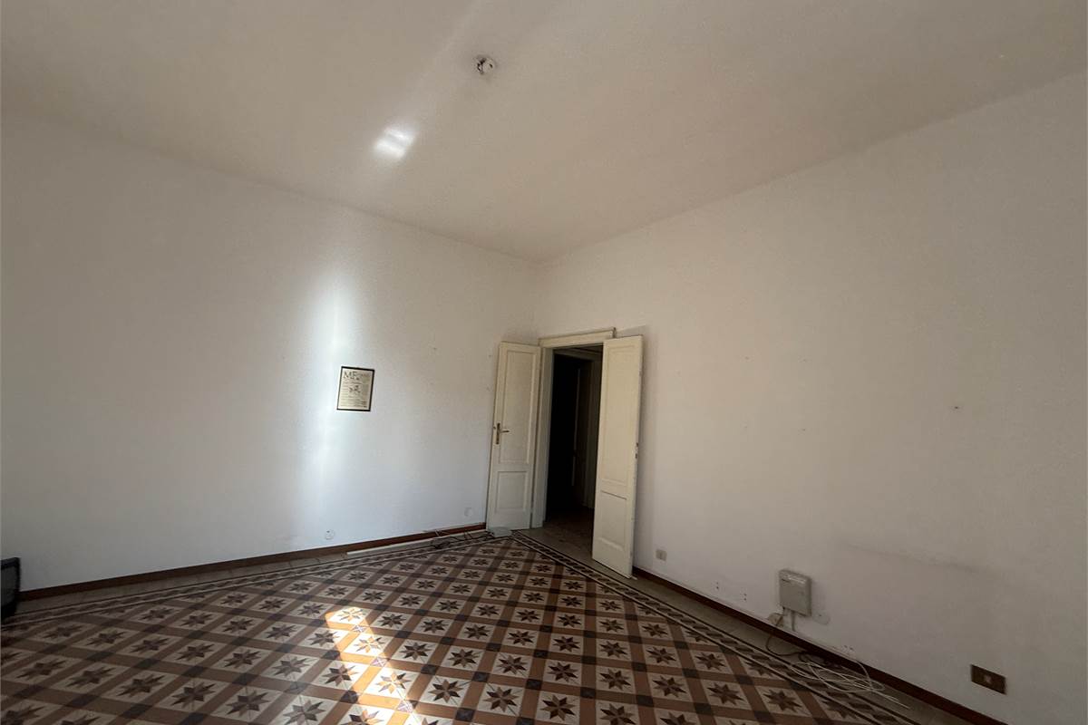 ERBA CENTRO:VILLA SINGOLA  ANCHE  PER DUE FAMIGLIE