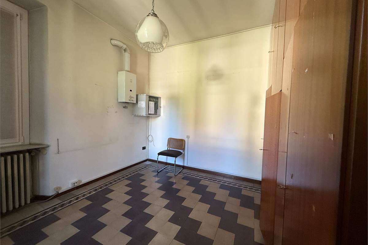 ERBA CENTRO:VILLA SINGOLA  ANCHE  PER DUE FAMIGLIE