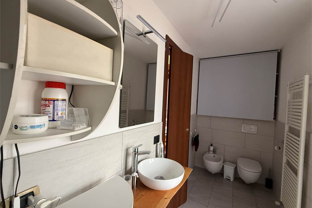 ERBA CENTRO:APPARTAMENTO CON SOPPALCO E BOX