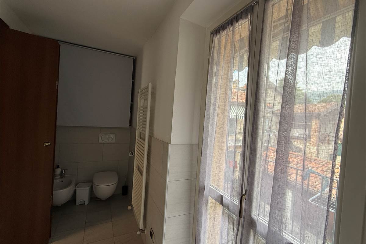 ERBA CENTRO:APPARTAMENTO CON SOPPALCO E BOX