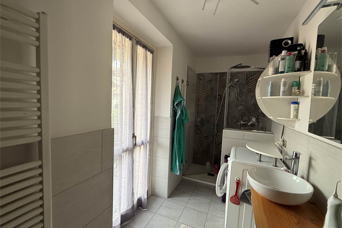 ERBA CENTRO:APPARTAMENTO CON SOPPALCO E BOX