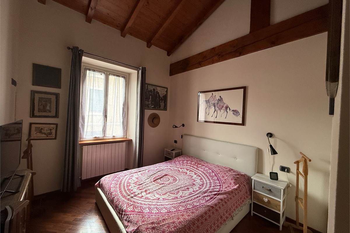 ERBA CENTRO:APPARTAMENTO CON SOPPALCO E BOX