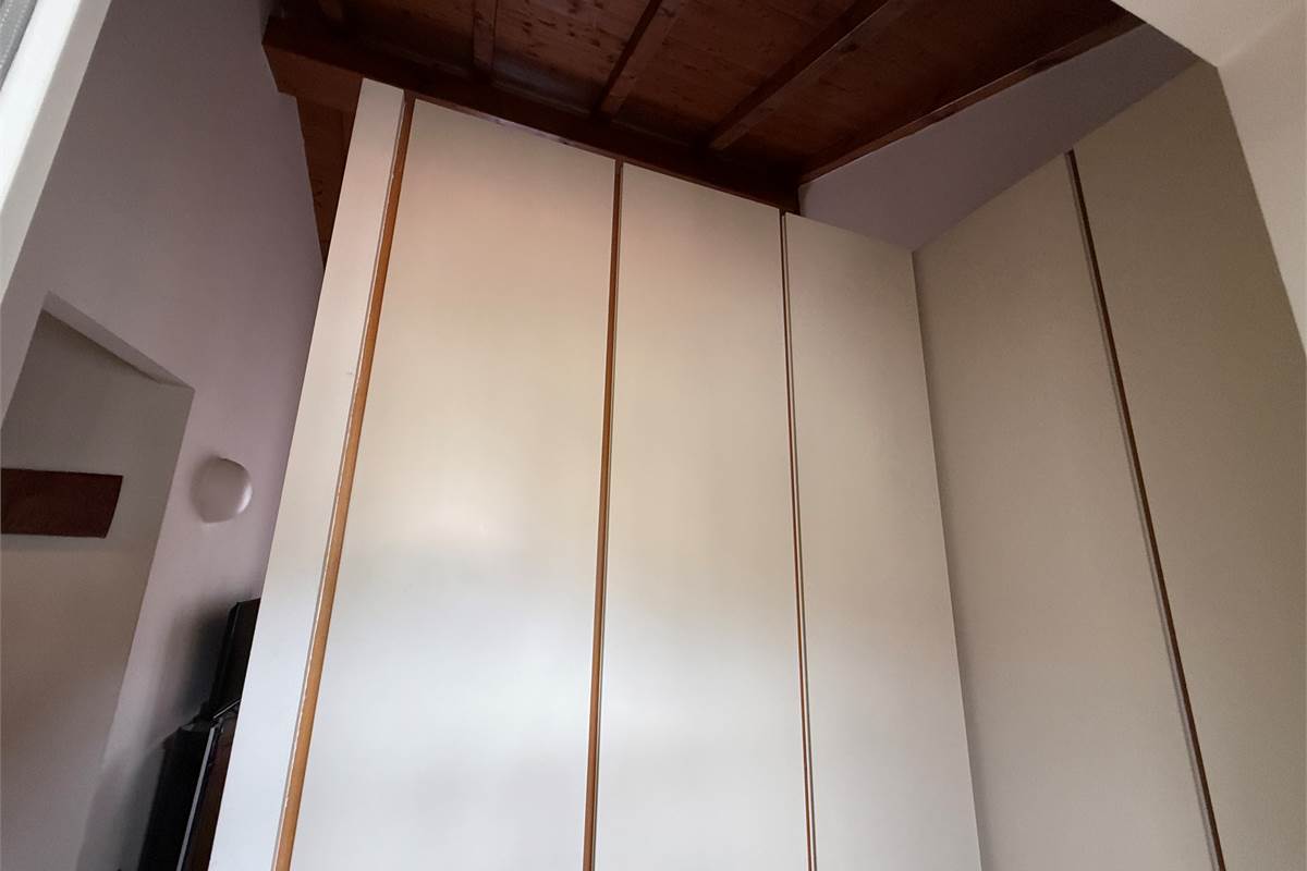 ERBA CENTRO:APPARTAMENTO CON SOPPALCO E BOX