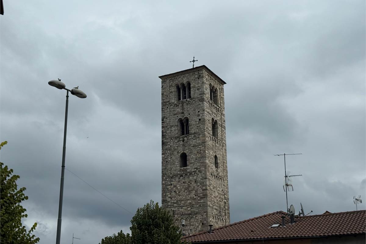 ERBA CENTRO:APPARTAMENTO CON SOPPALCO E BOX