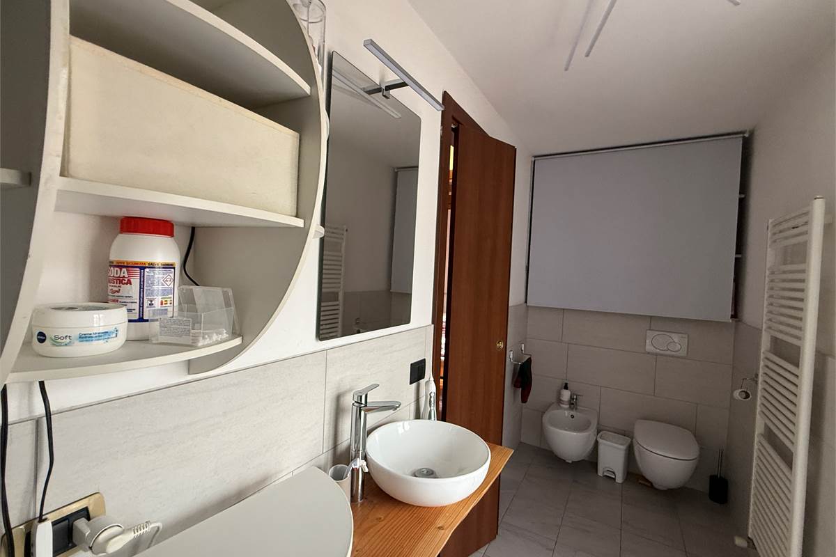 ERBA CENTRO:APPARTAMENTO CON SOPPALCO E BOX