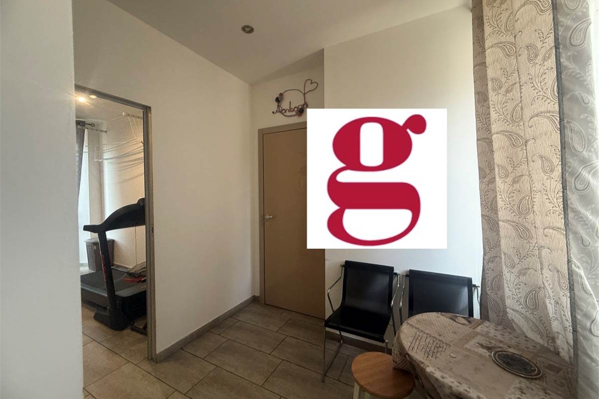 VALBRONA:CASA SINGOLA ANCHE PER DUE FAMIGLIE