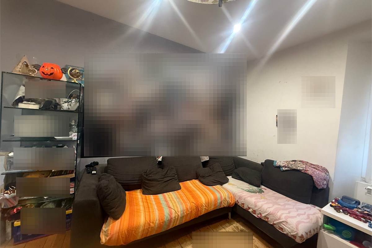 VALBRONA:CASA SINGOLA ANCHE PER DUE FAMIGLIE