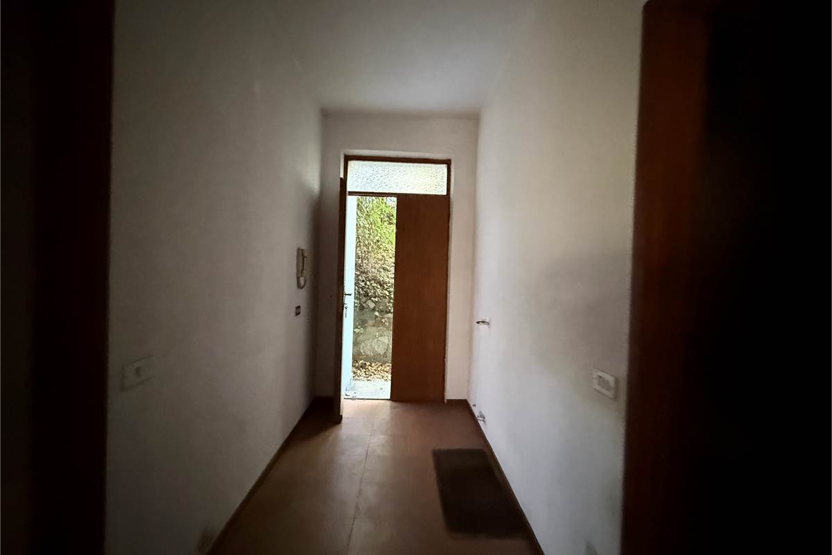 ASSO:VILLA SINGOLA CON GIARDINO