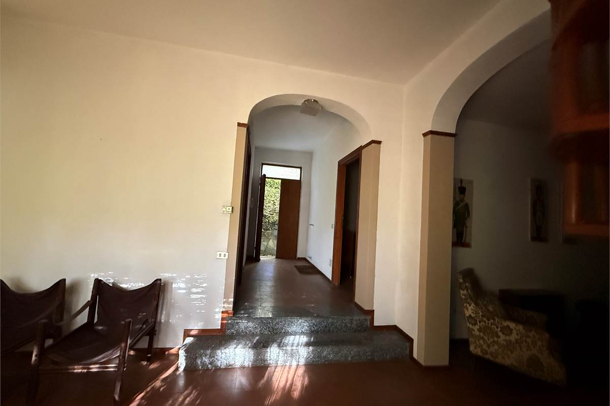 ASSO:VILLA SINGOLA CON GIARDINO