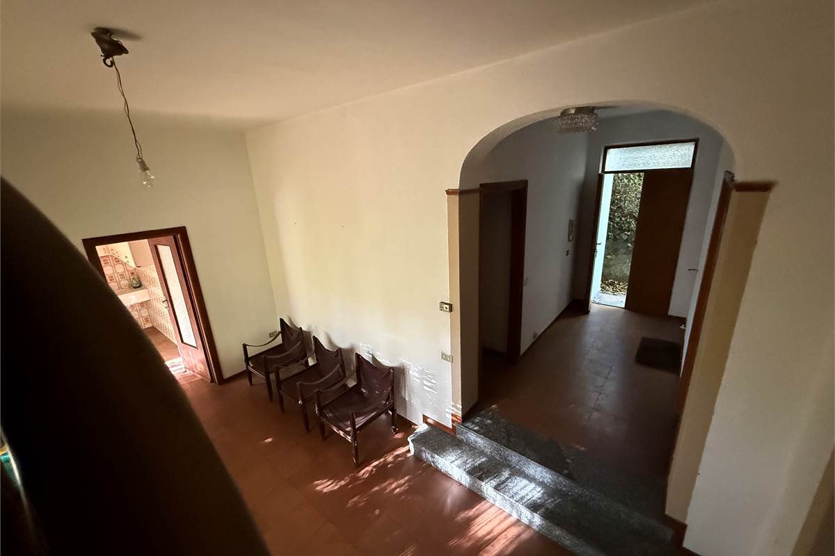 ASSO:VILLA SINGOLA CON GIARDINO