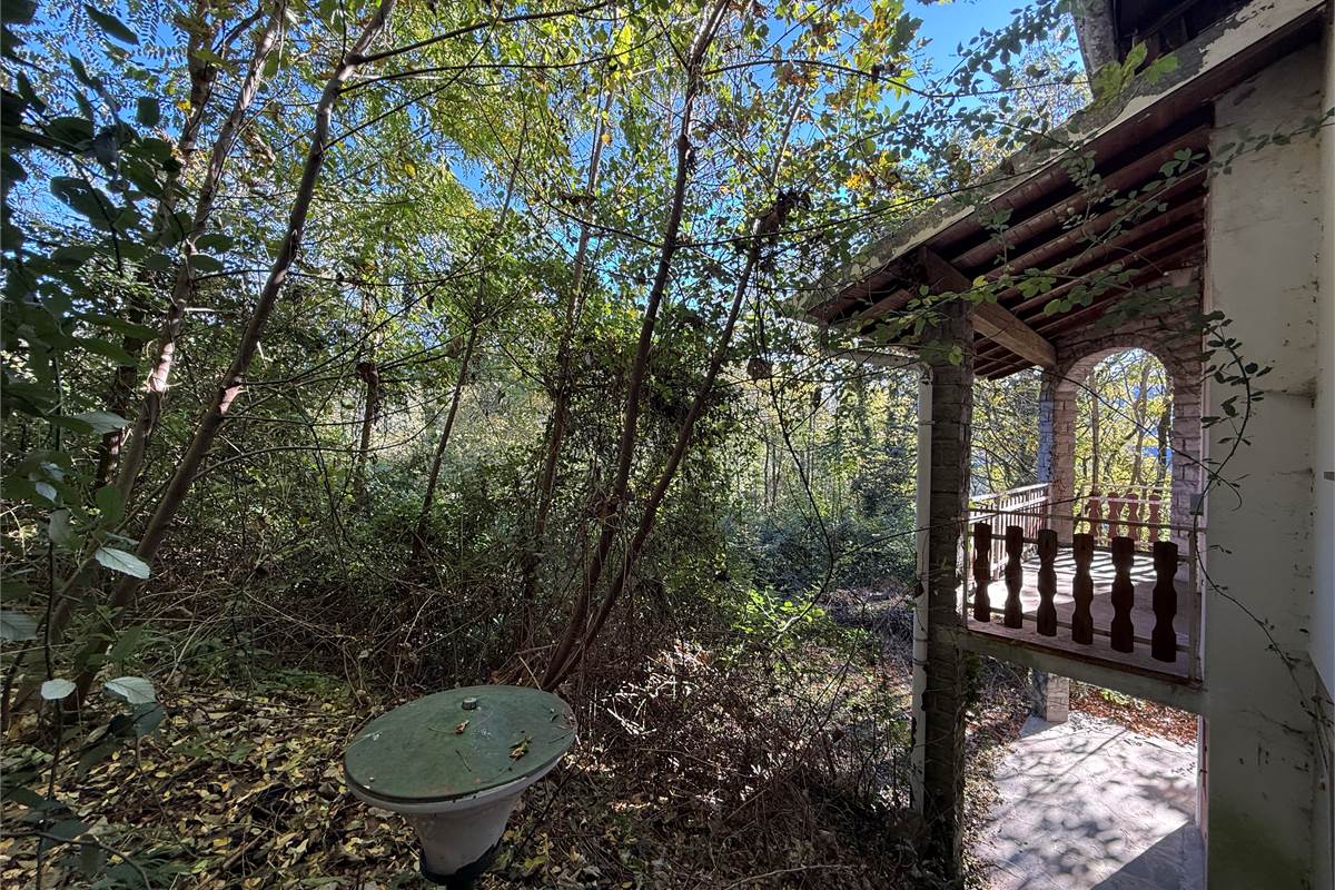 ASSO:VILLA SINGOLA CON GIARDINO