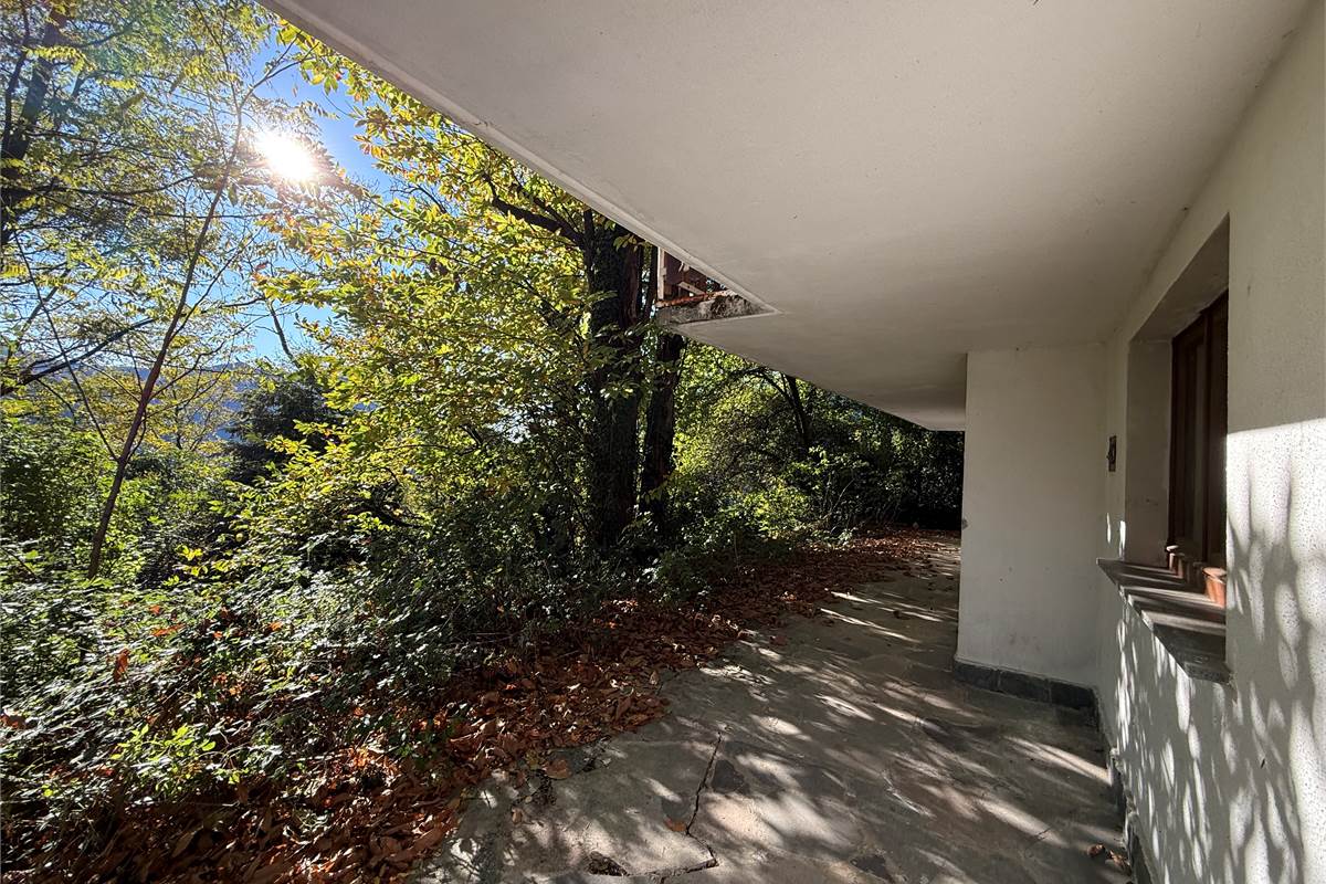 ASSO:VILLA SINGOLA CON GIARDINO