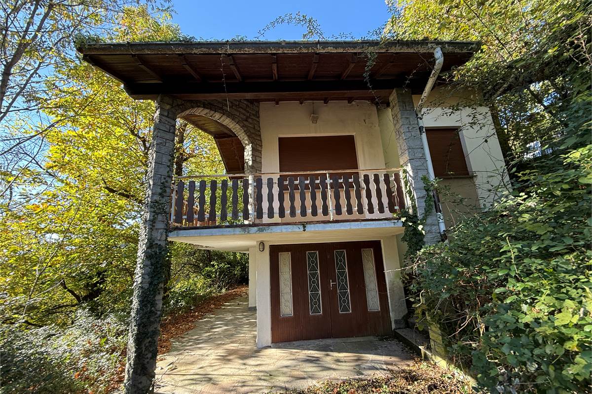 ASSO:VILLA SINGOLA CON GIARDINO