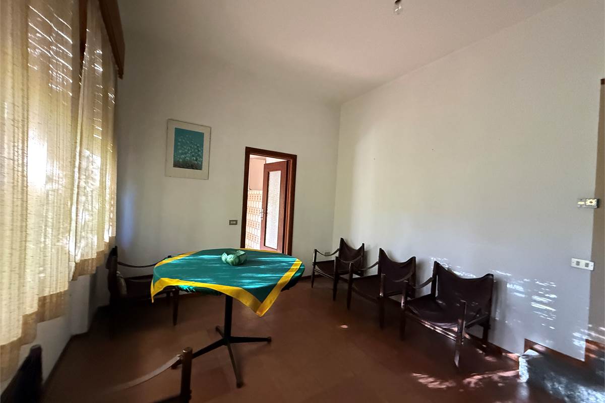 ASSO:VILLA SINGOLA CON GIARDINO