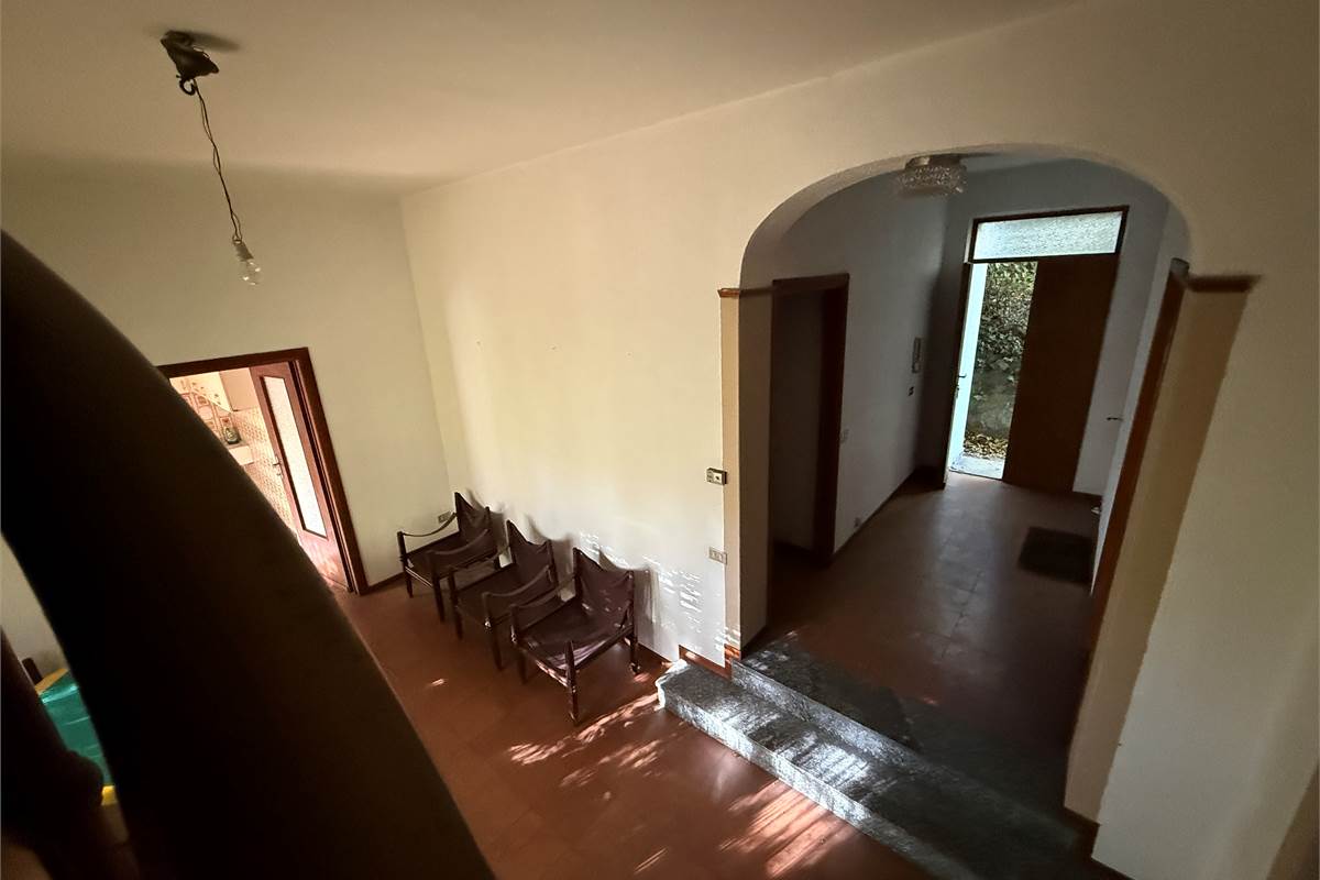 ASSO:VILLA SINGOLA CON GIARDINO