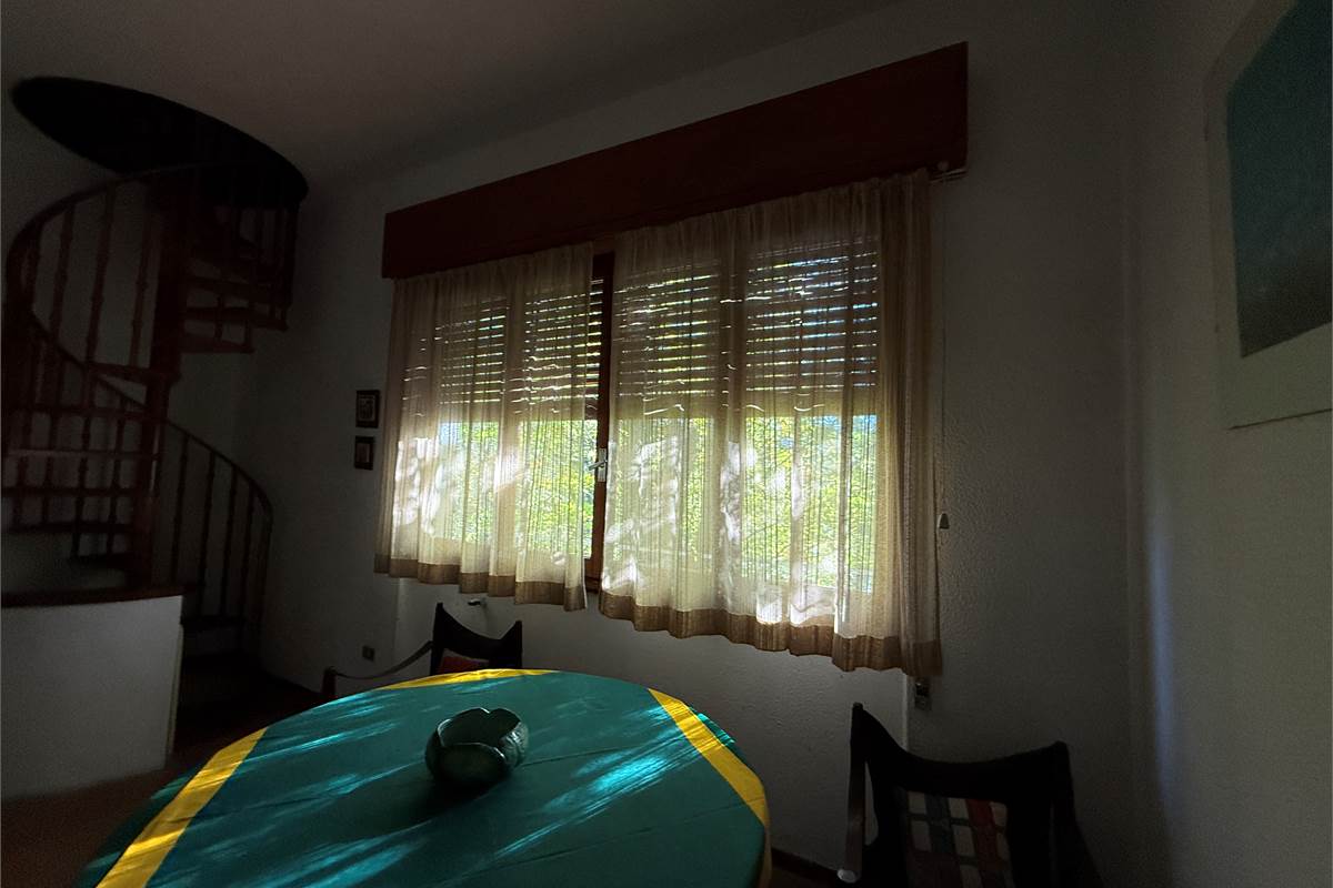 ASSO:VILLA SINGOLA CON GIARDINO