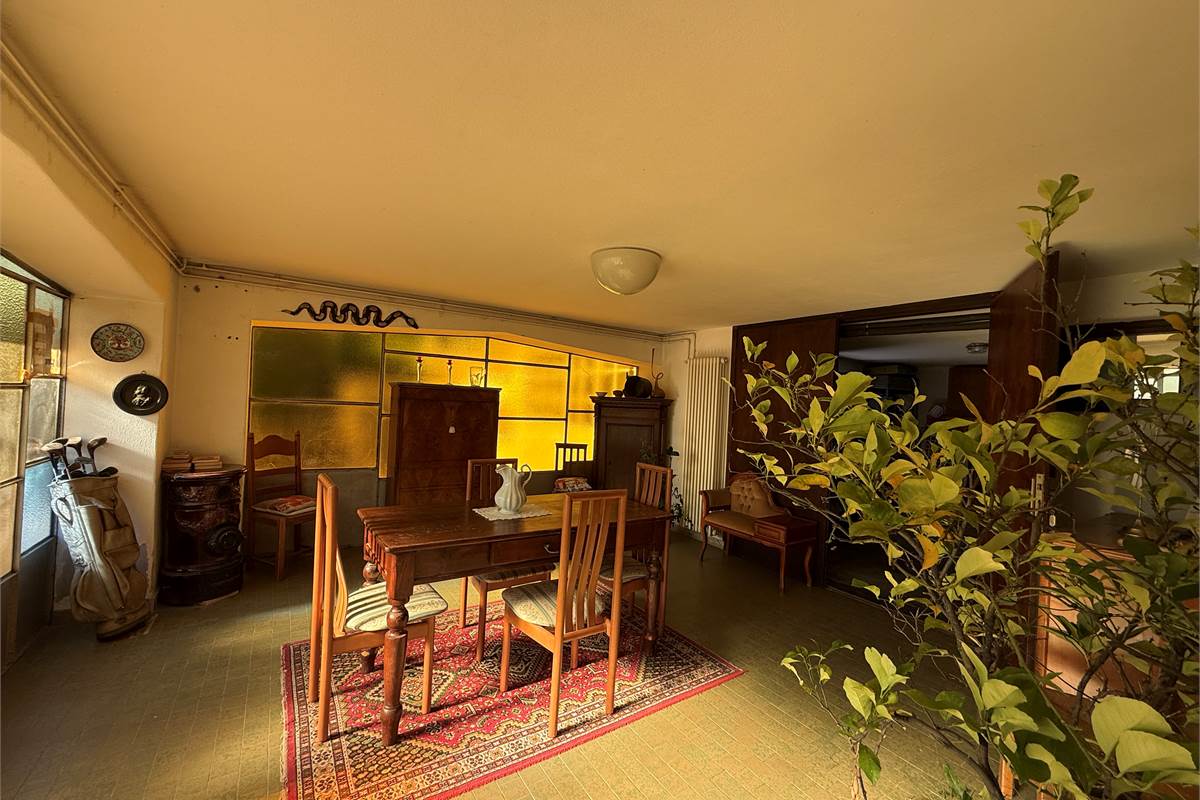 ERBA: VILLA BIFAMILIARE CON GIARDINO ,LOCALI ACCESSORI E BOX DOPPIO 