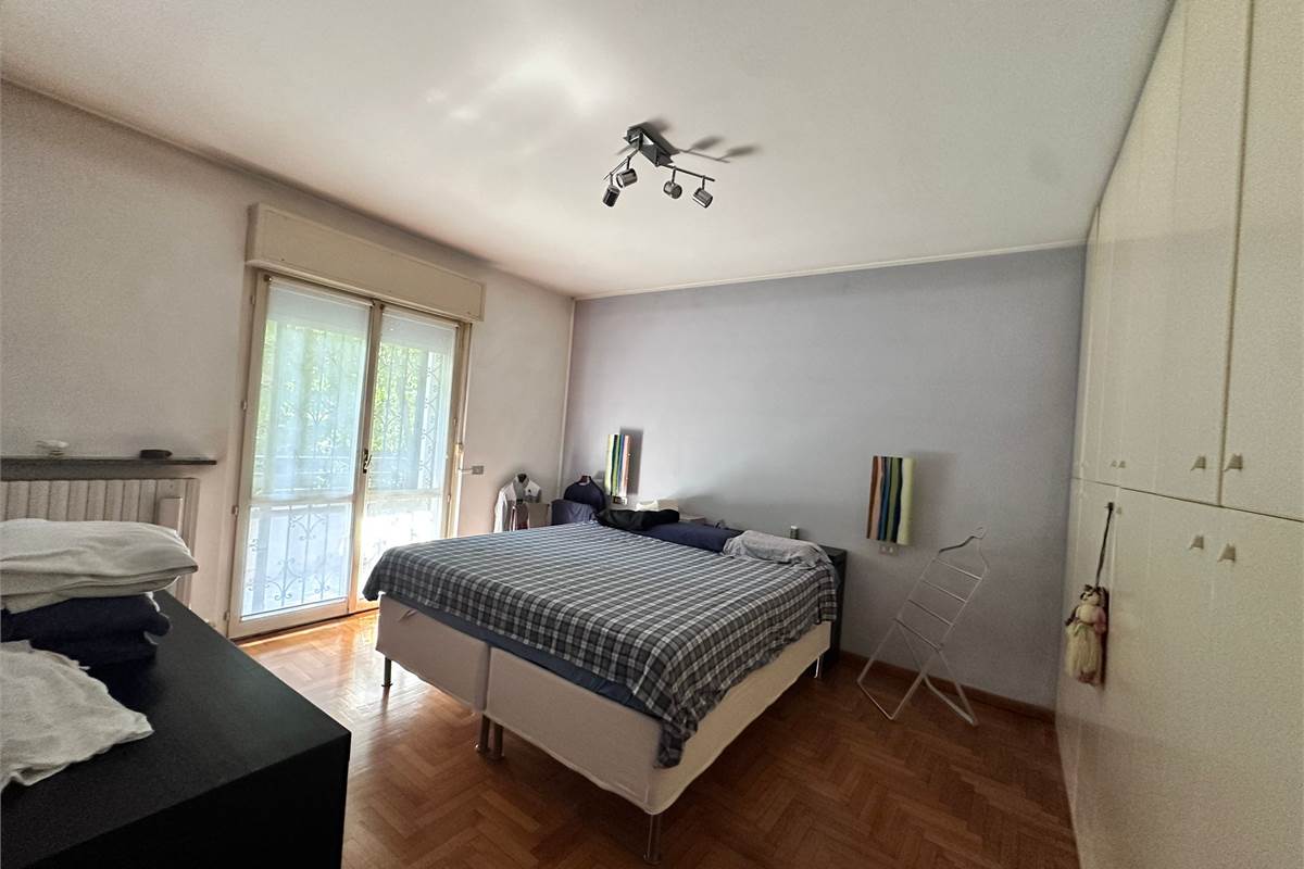 ERBA:ELEGANTE APPARTAMENTO  INDIPENDENTE