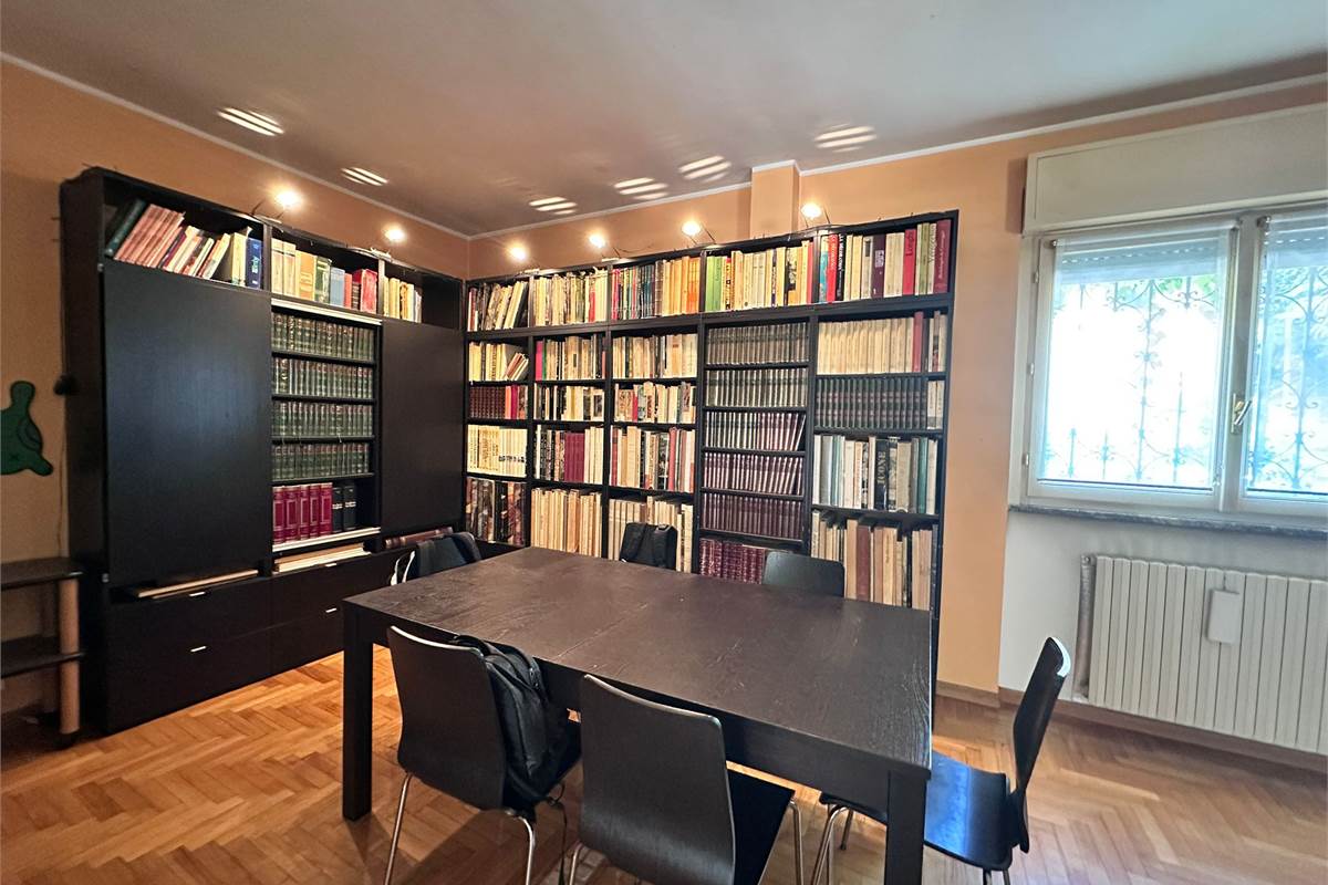 ERBA:ELEGANTE APPARTAMENTO  INDIPENDENTE