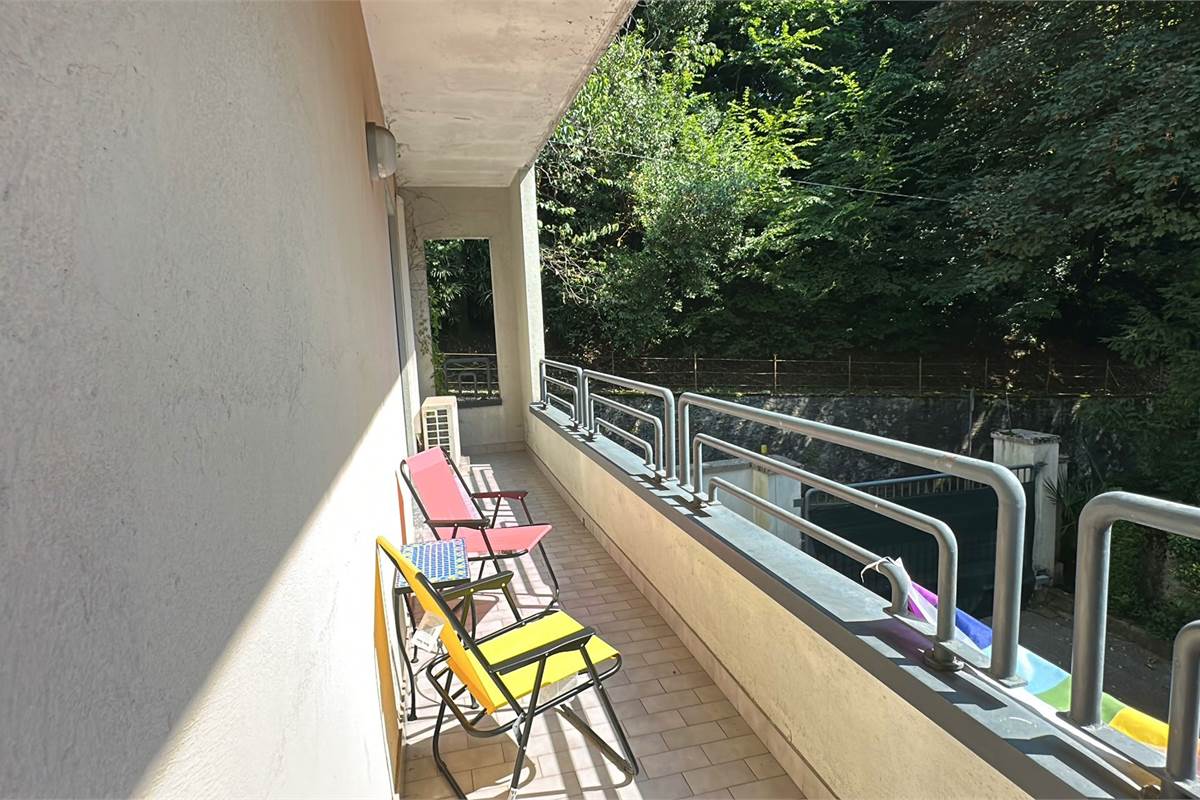 ERBA:ELEGANTE APPARTAMENTO  INDIPENDENTE