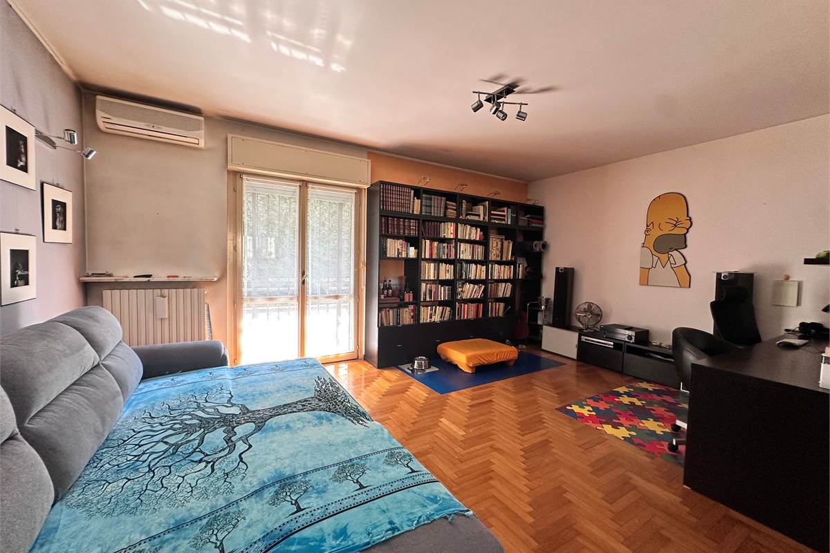 ERBA:ELEGANTE APPARTAMENTO  INDIPENDENTE