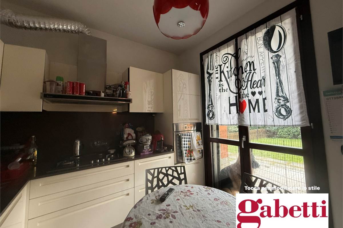 LURAGO D'ERBA: APPARTAMENTO CON GIARDINO E BOX DOPPIO