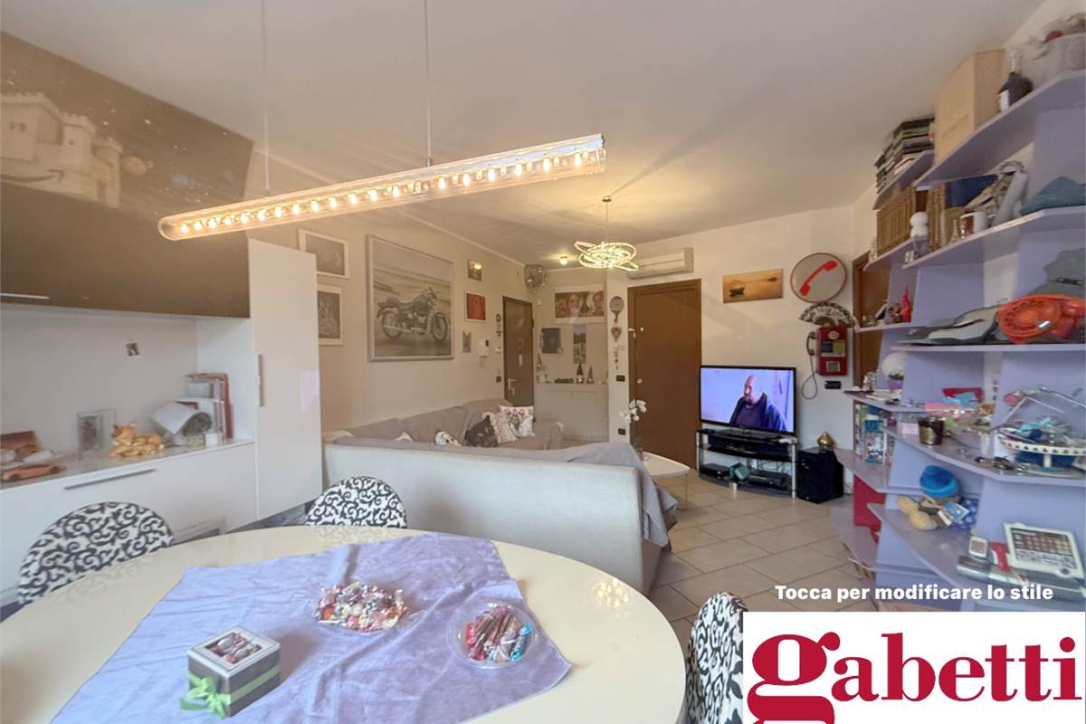 LURAGO D'ERBA: APPARTAMENTO CON GIARDINO E BOX DOPPIO