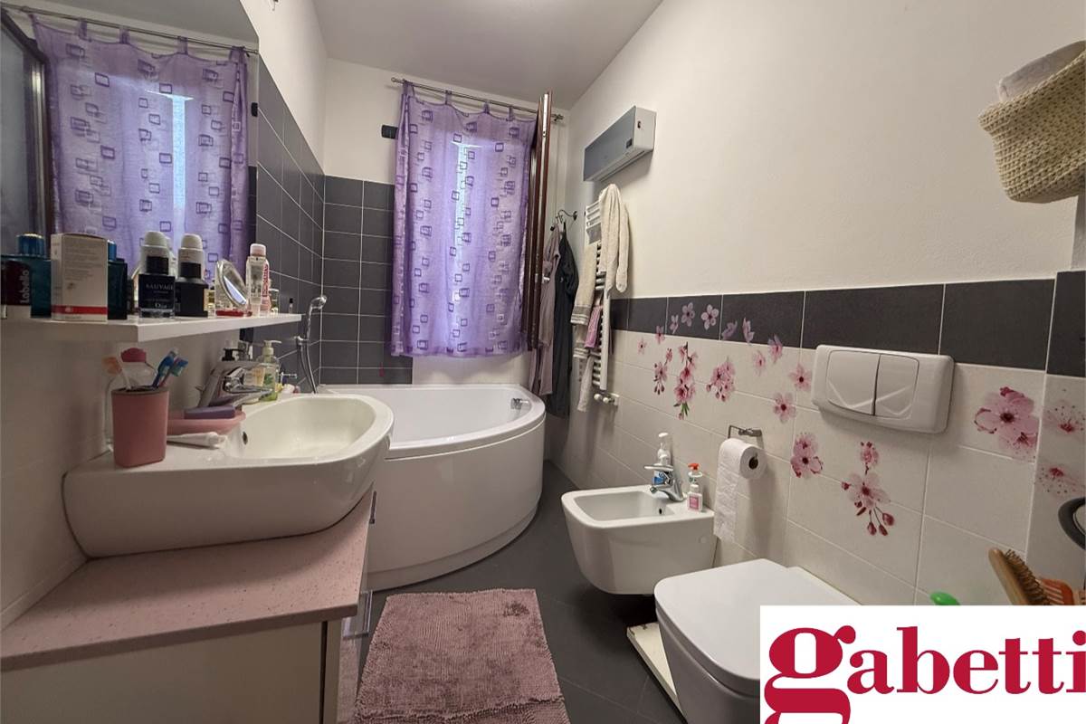 LURAGO D'ERBA: APPARTAMENTO CON GIARDINO E BOX DOPPIO