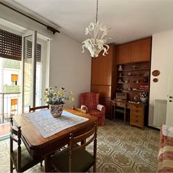 COMO: BILOCALE CON BALCONE