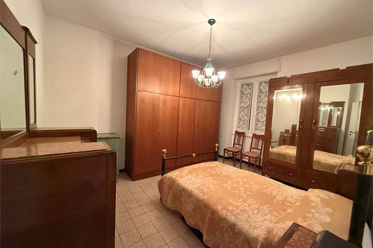 COMO: BILOCALE CON BALCONE