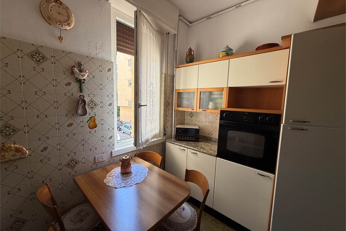 COMO: BILOCALE CON BALCONE