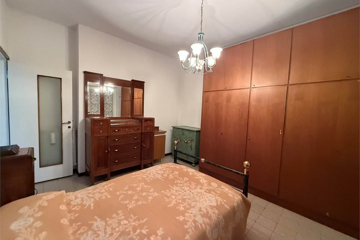 COMO: BILOCALE CON BALCONE