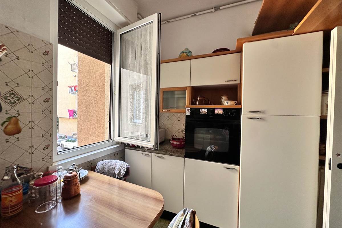 COMO: BILOCALE CON BALCONE