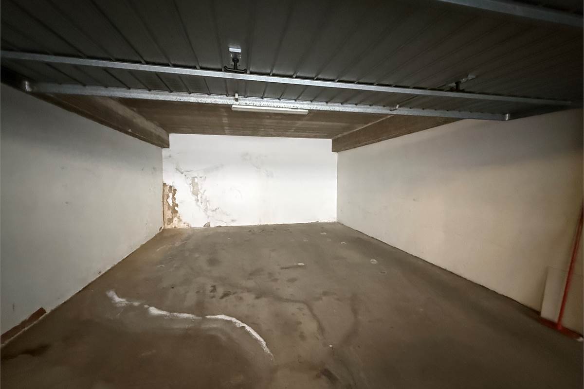 ERBA CENTRO: ELEGANTE UFFICIO ARREDATO IN AFFITTO CON POSS.BOX