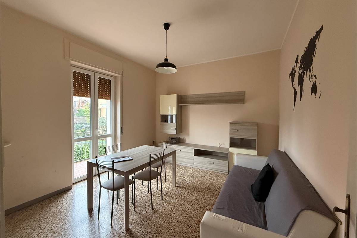 EUPILIO:AMPIO BILOCALE IN CLASSE