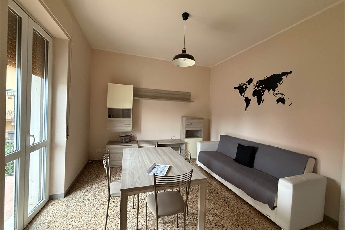 EUPILIO:AMPIO BILOCALE IN CLASSE