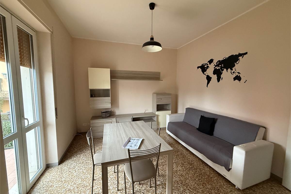 EUPILIO:AMPIO BILOCALE IN CLASSE