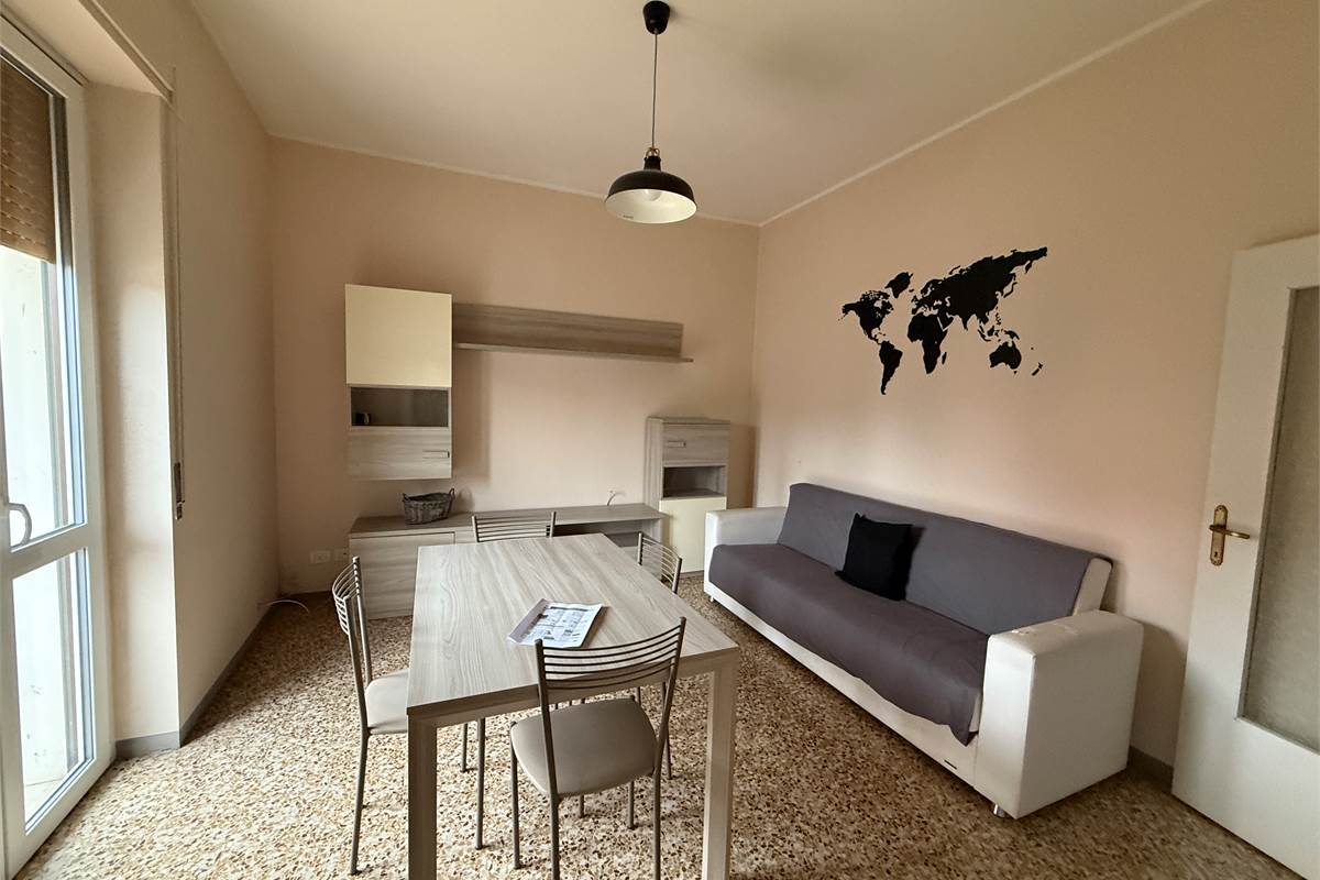 EUPILIO:AMPIO BILOCALE IN CLASSE