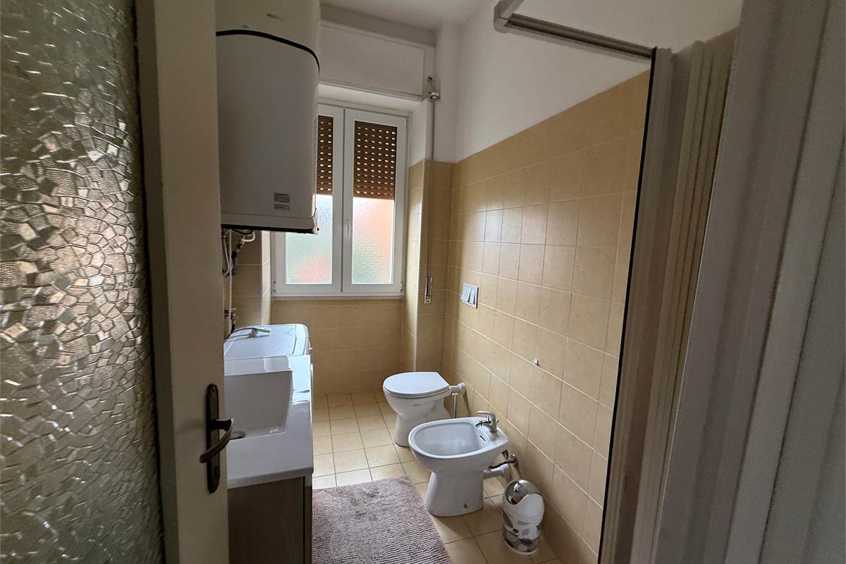 EUPILIO:AMPIO BILOCALE IN CLASSE