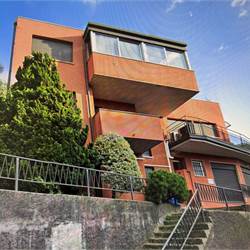 COMO:PALAZZINA CON LOCALI  COMERC.+ABITAZIONE E UFFICI