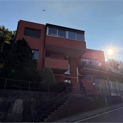 COMO:PALAZZINA CON LOCALI  COMERC.+ABITAZIONE E UFFICI