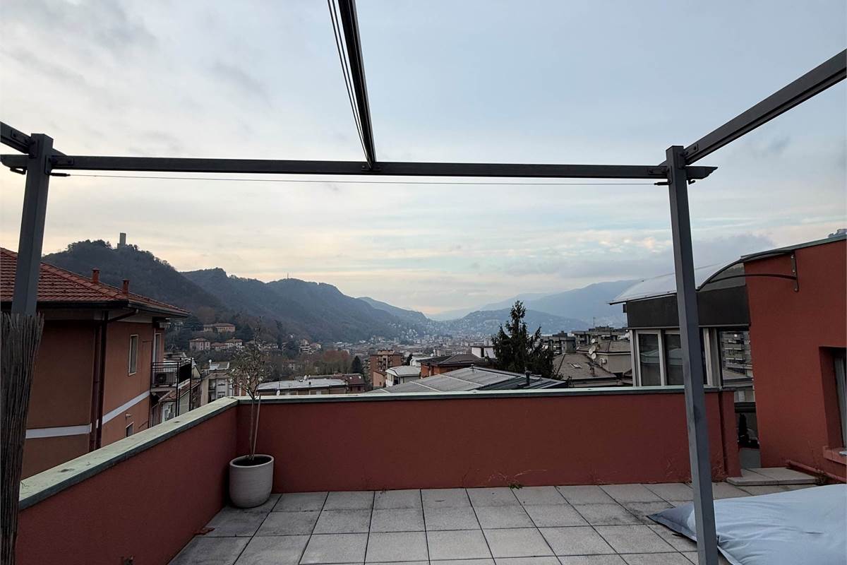 COMO:PALAZZINA CON LOCALI  COMERC.+ABITAZIONE E UFFICI