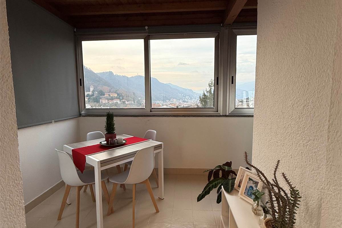 COMO:PALAZZINA CON LOCALI  COMERC.+ABITAZIONE E UFFICI