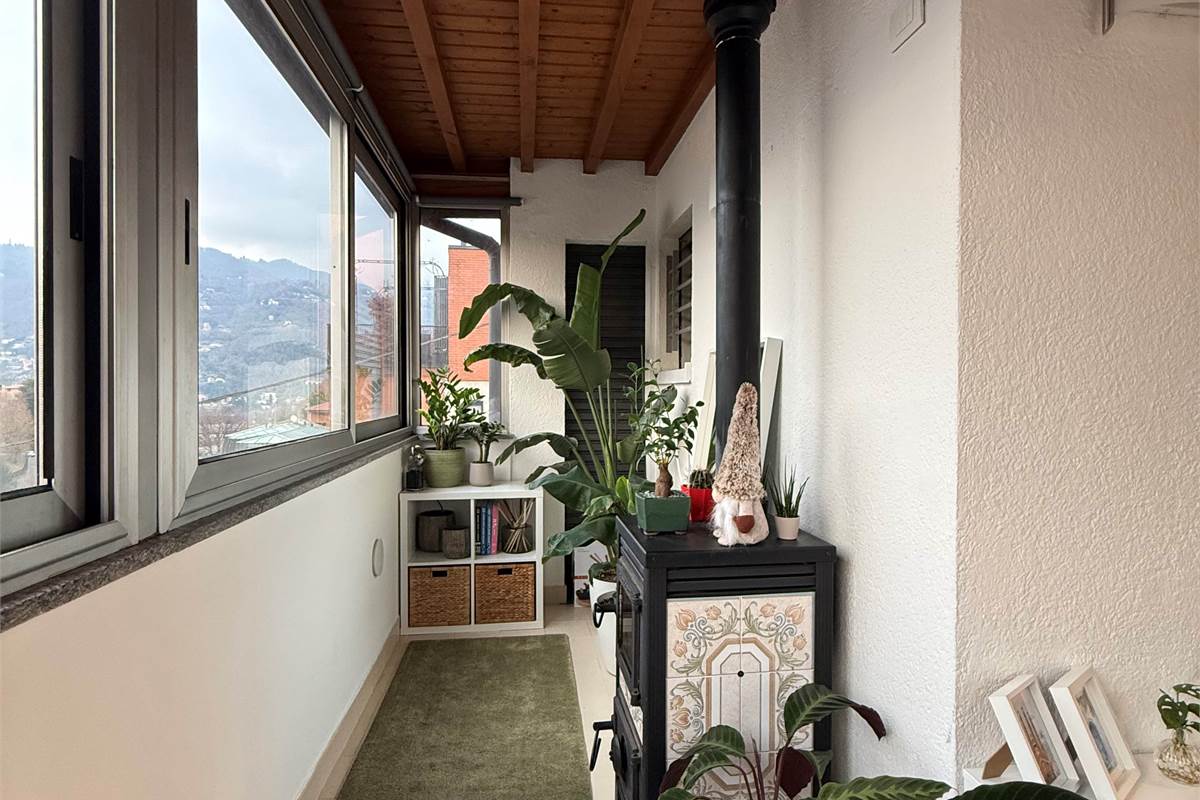 COMO:PALAZZINA CON LOCALI  COMERC.+ABITAZIONE E UFFICI