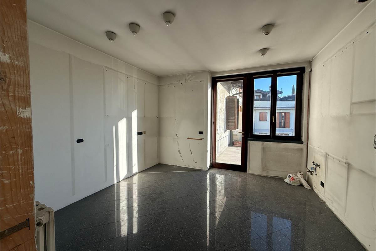 Arosio:Casa singola anche per due famiglie 