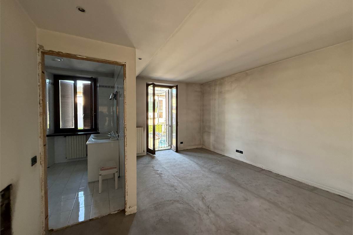 Arosio:Casa singola anche per due famiglie 