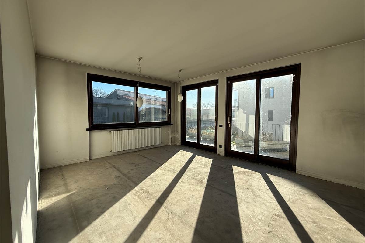 Arosio:Casa singola anche per due famiglie 